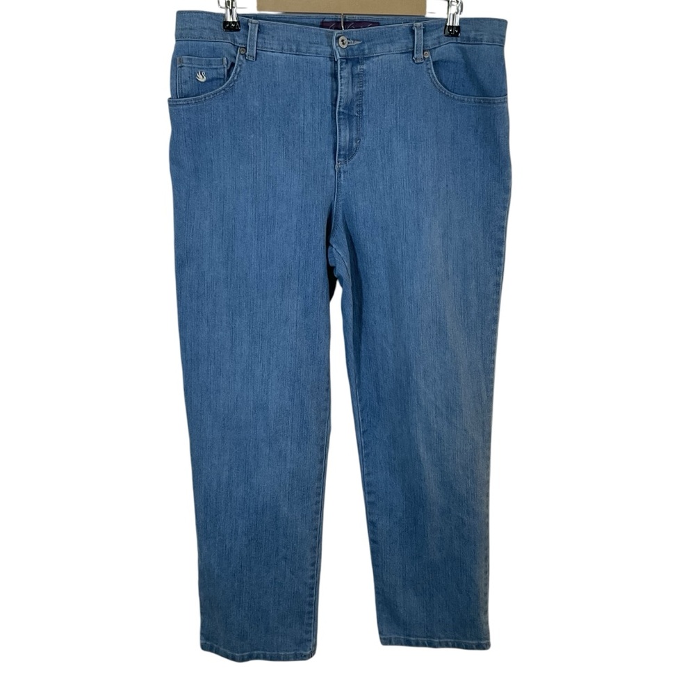 Gloria Vanderbilt Amanda Women’s Denim Distressed Straight Leg Jeans.  Size 16P
